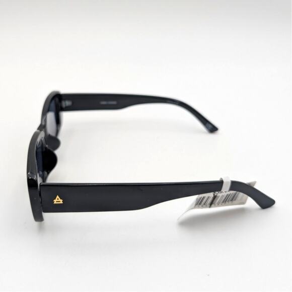 Aire Ceres Unisex Rectangle Sunglasses Black Frame with Smoke Mono Lens Size M - Picture 2 of 7